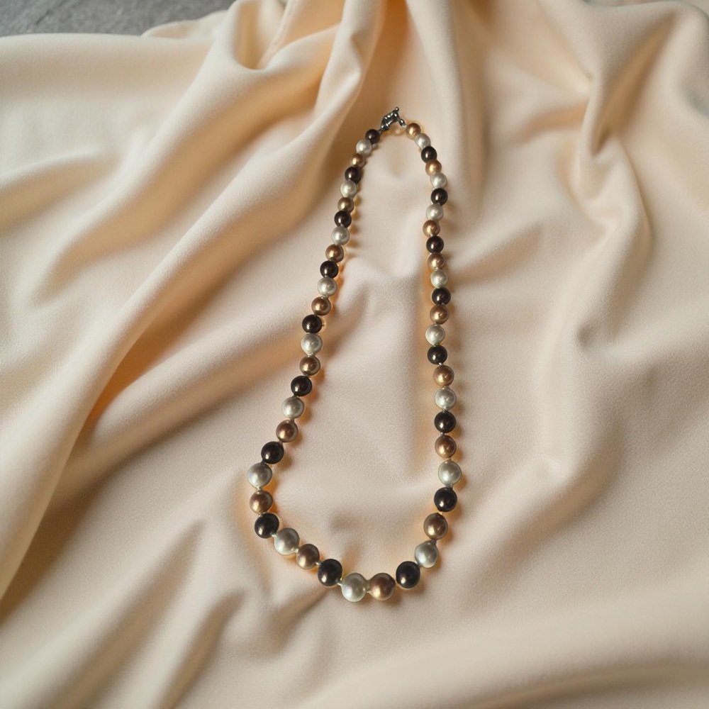 Brown and Cream Elegant Necklace with‎ Alternating Beads